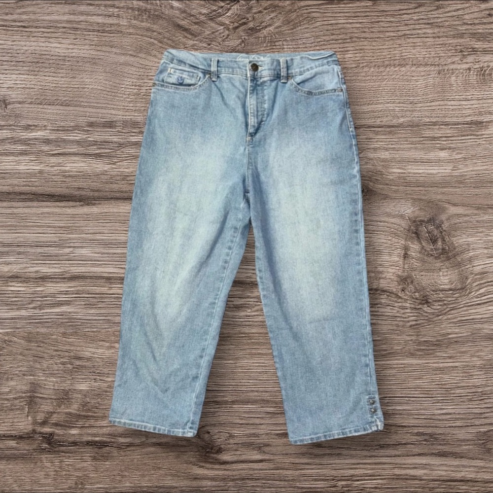 Vintage Light Wash‎ Blue Baggy Cropped/Capri Jeans Size 8